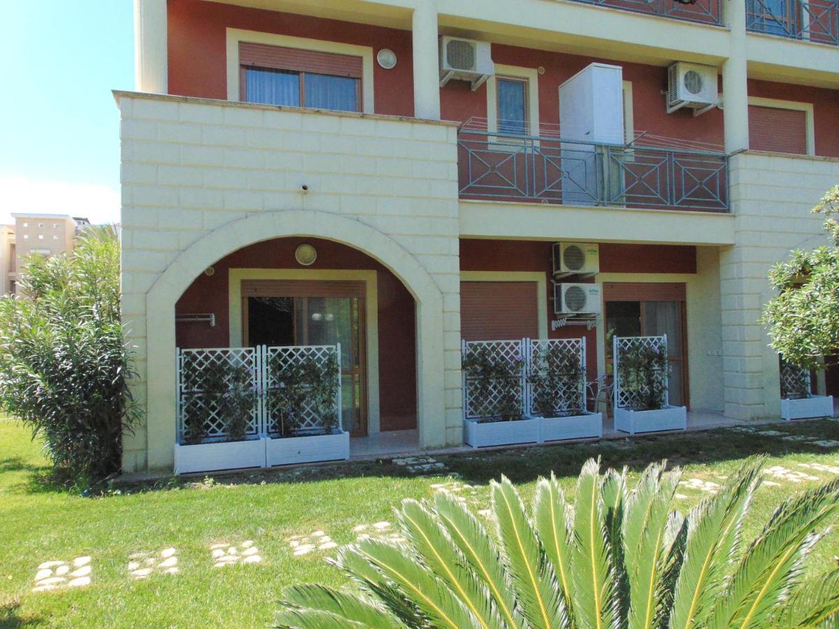 Casa Vacanze Oasi Felicita نوفا سيري مارينا المظهر الخارجي الصورة